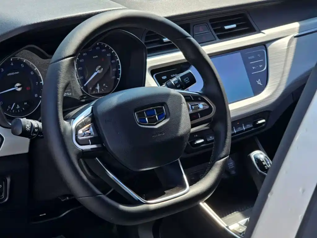 Geely Vision X3 — миниатюра 8