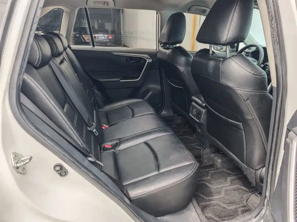 Toyota RAV4 — миниатюра 15