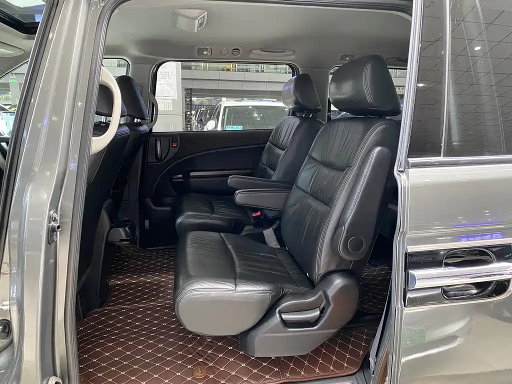 Honda Elysion — миниатюра 8