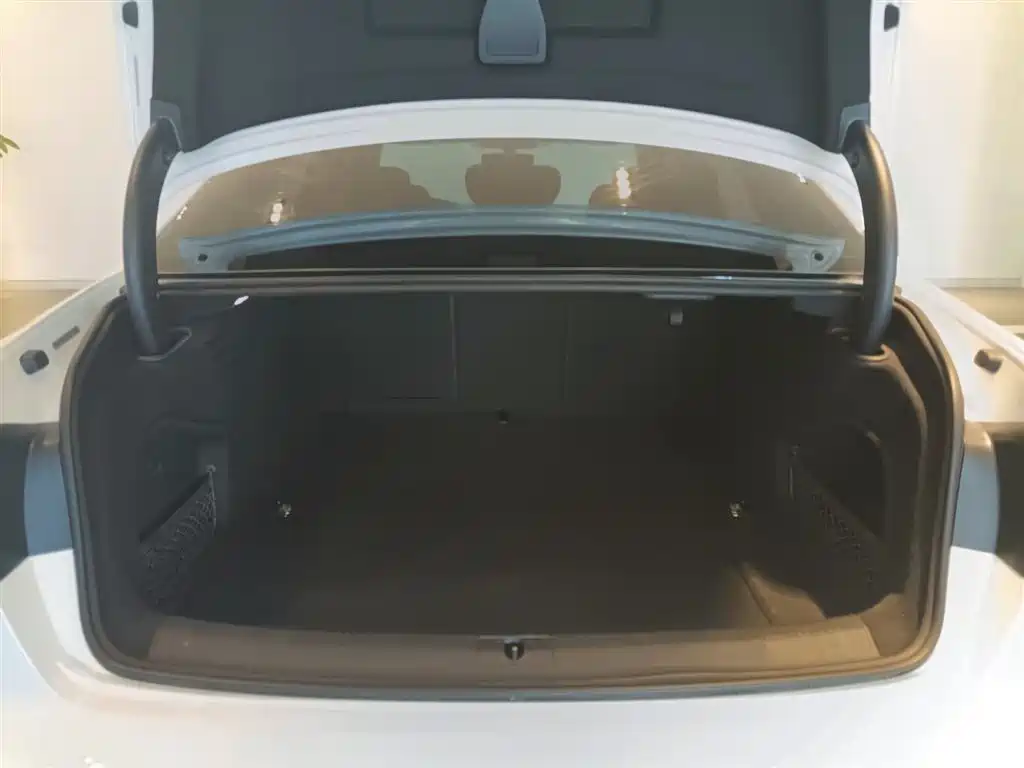 Audi A4L — миниатюра 8