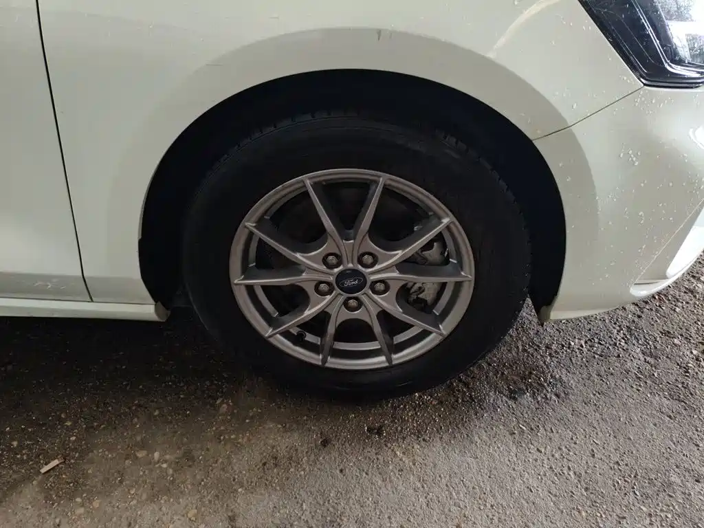 Ford Focus — миниатюра 8