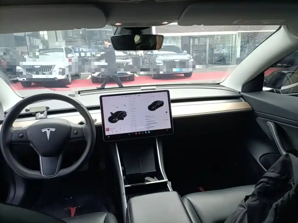 Tesla Model 3 — миниатюра 18