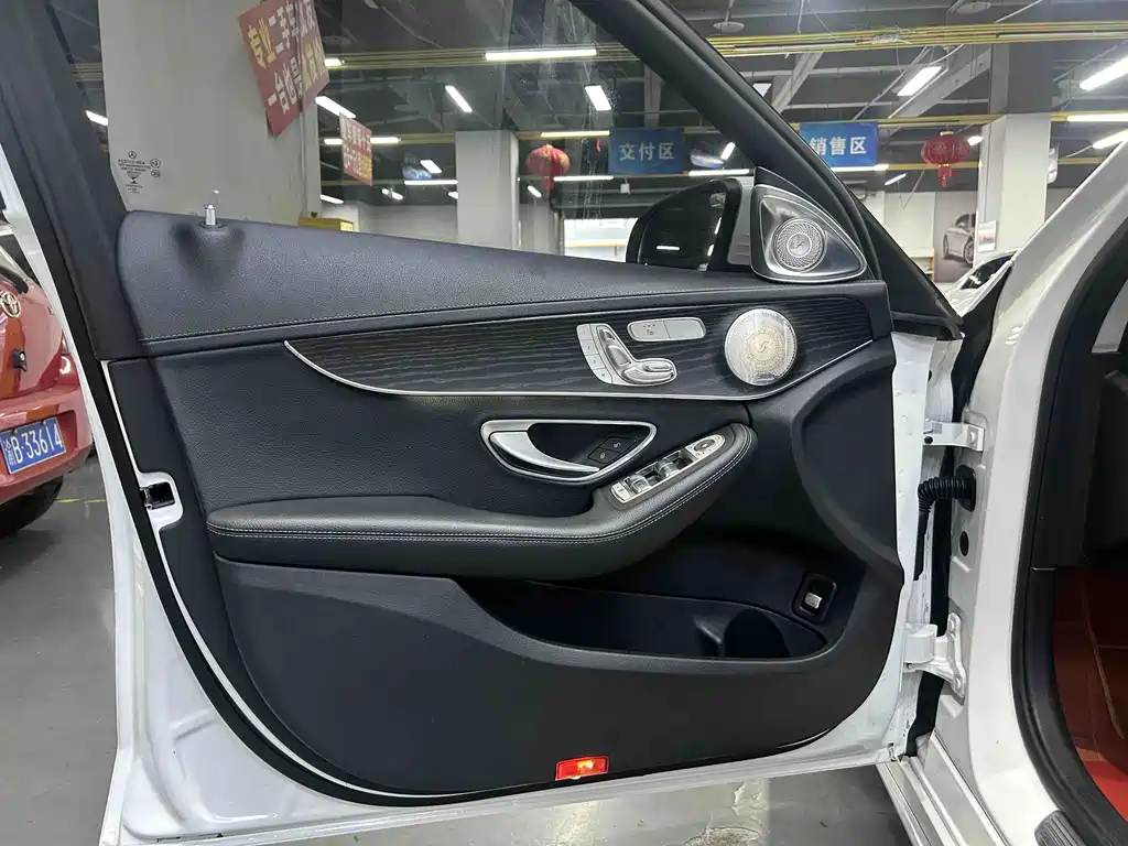 Mercedes-Benz C-Class — миниатюра 4