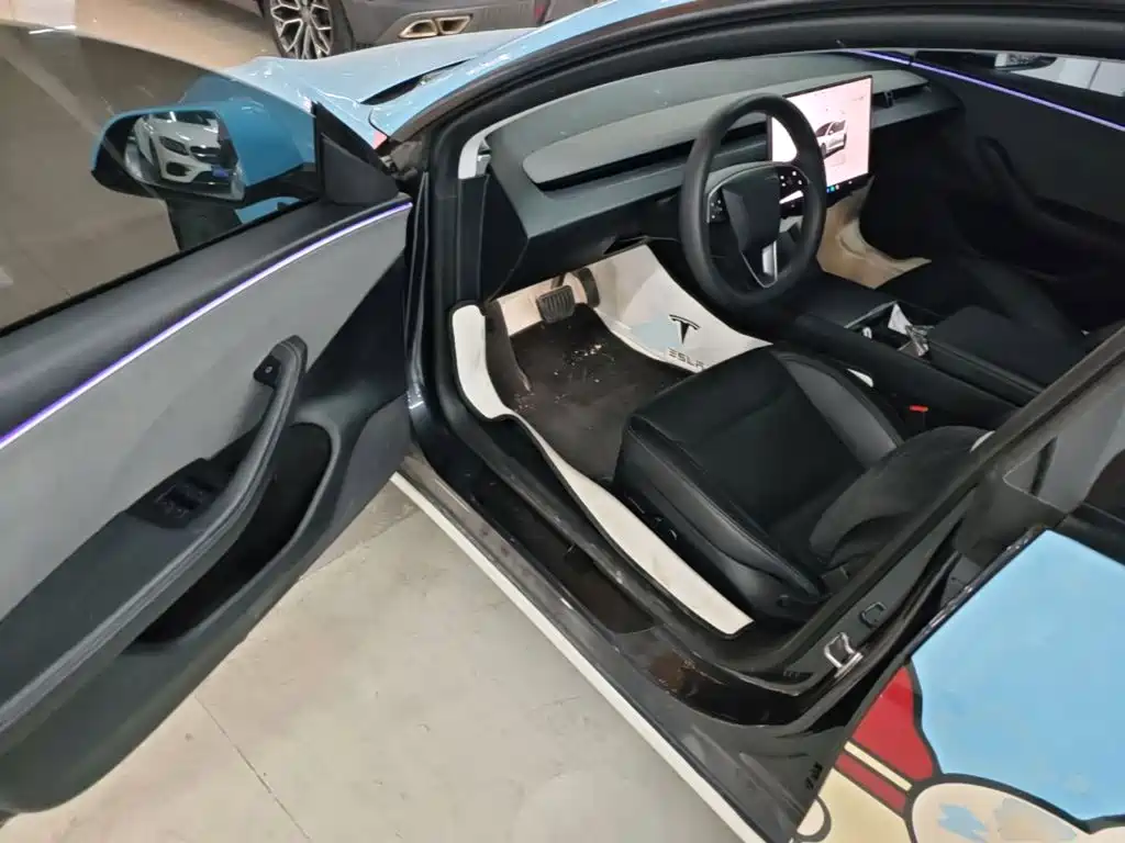 Tesla Model 3 — миниатюра 16