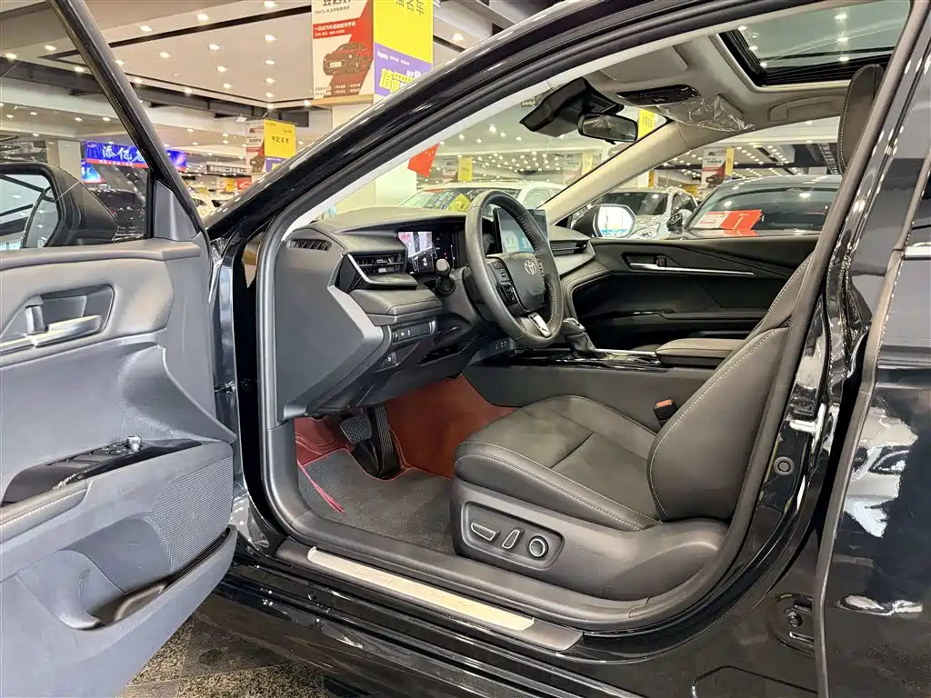 Toyota Camry — миниатюра 4
