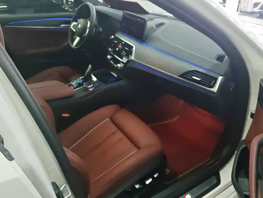 BMW 5 Series — миниатюра 8