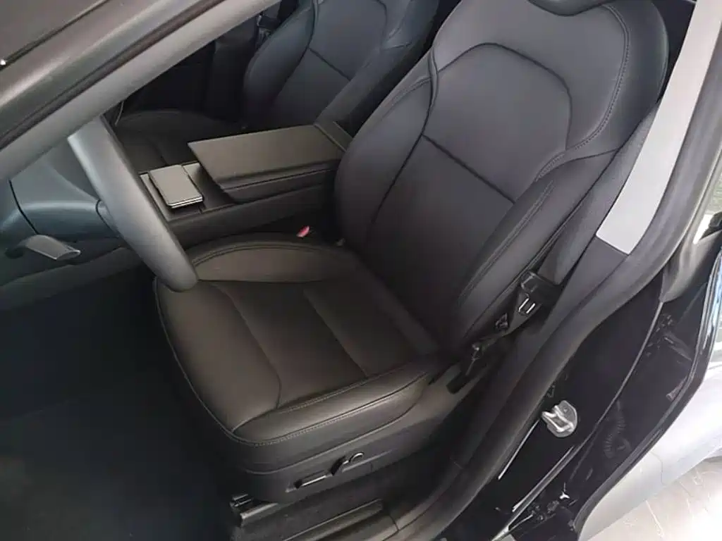 Tesla Model Y — миниатюра 15