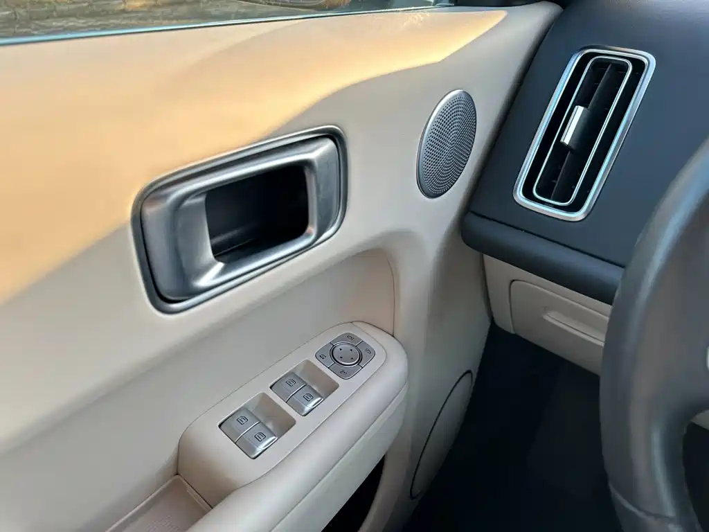 Li Auto Li L8 — миниатюра 21