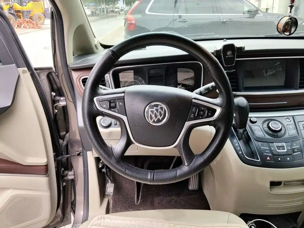 Buick GL8 — миниатюра 3