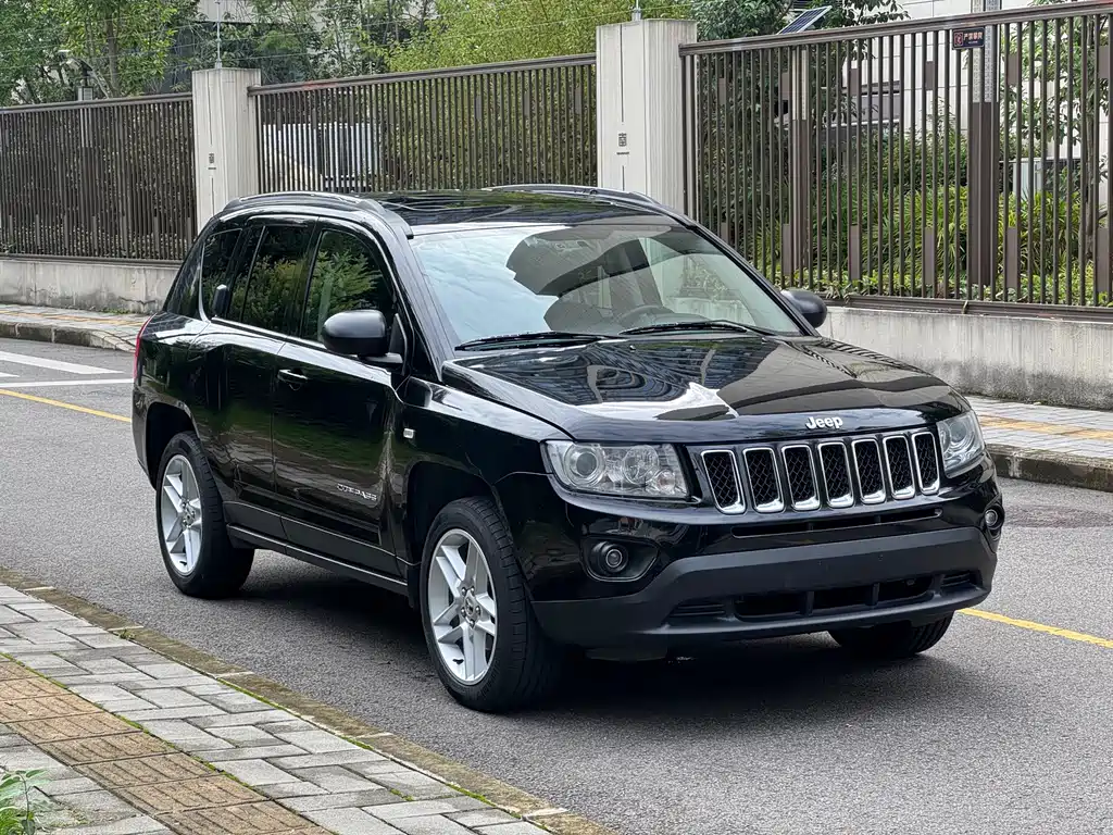 Jeep Compass (Import) — миниатюра 3