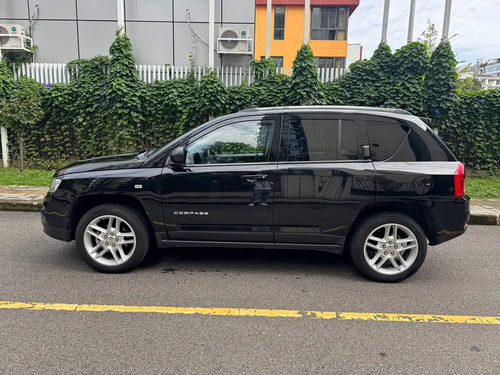 Jeep Compass (Import) — миниатюра 6