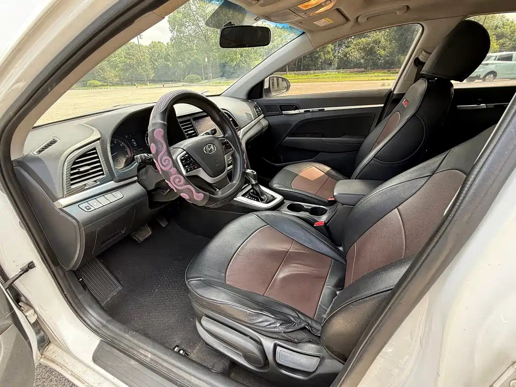 Hyundai Elantra — миниатюра 7