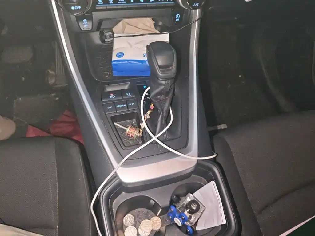 Toyota RAV4 — миниатюра 7