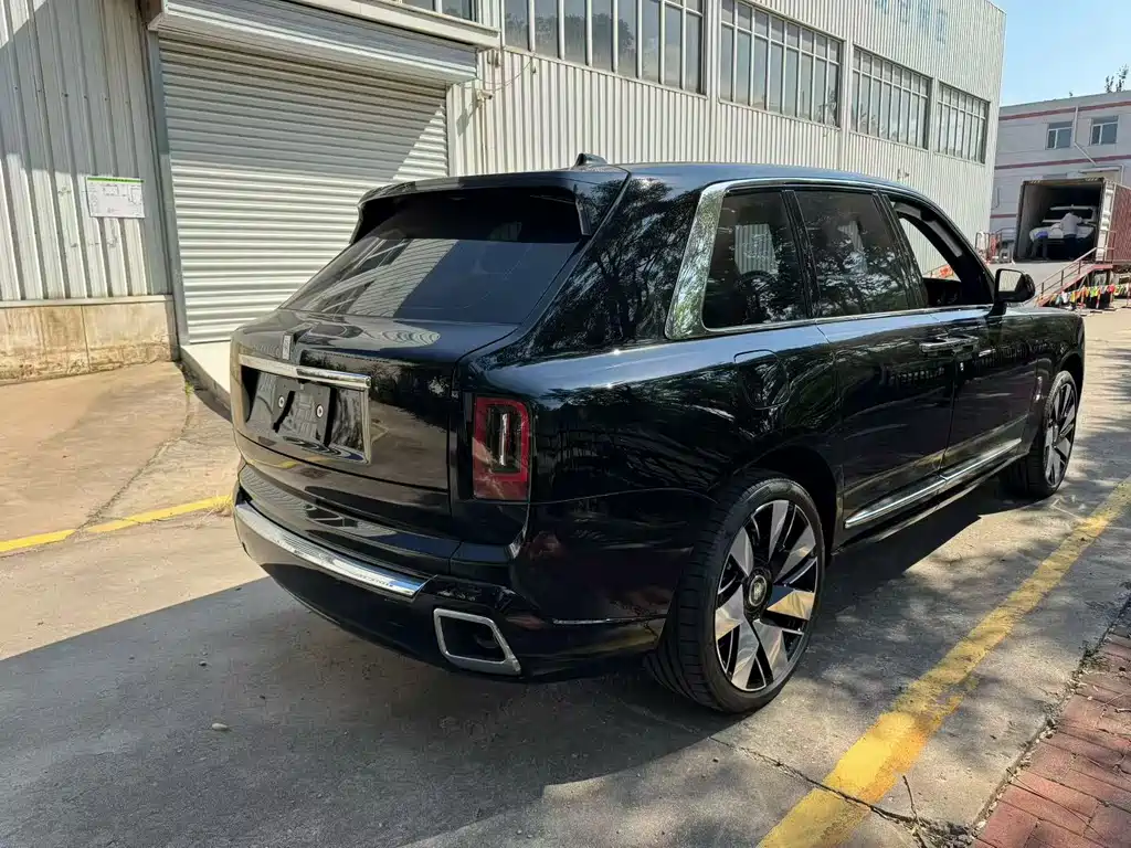 Rolls-Royce Cullinan — миниатюра 9