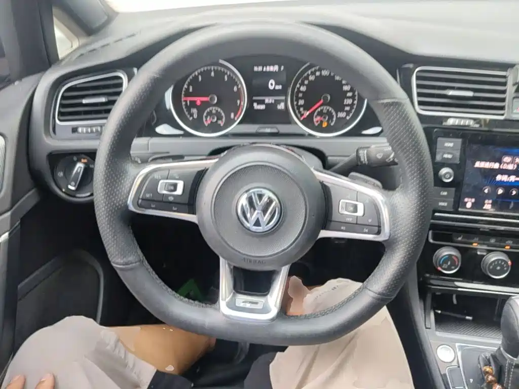 Volkswagen Golf — миниатюра 11