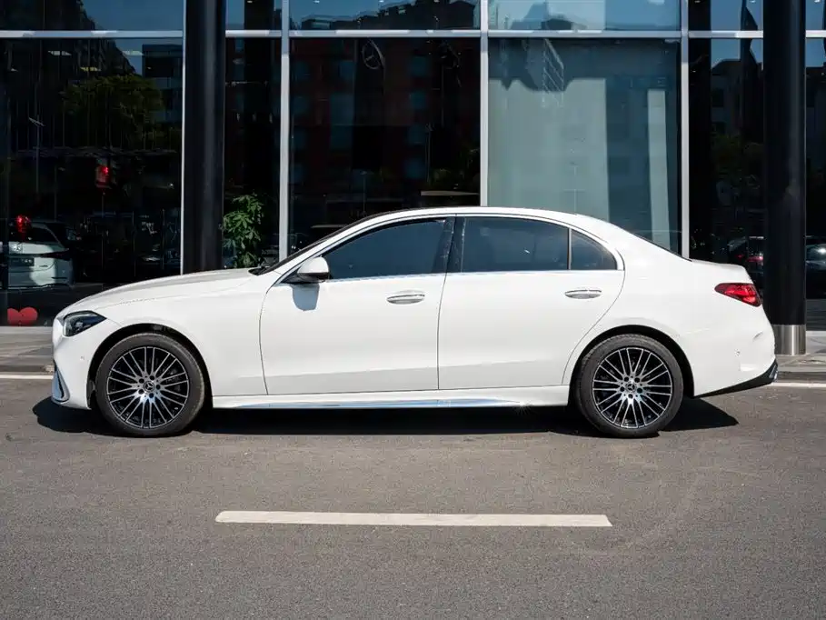 Mercedes-Benz C-Class — миниатюра 3