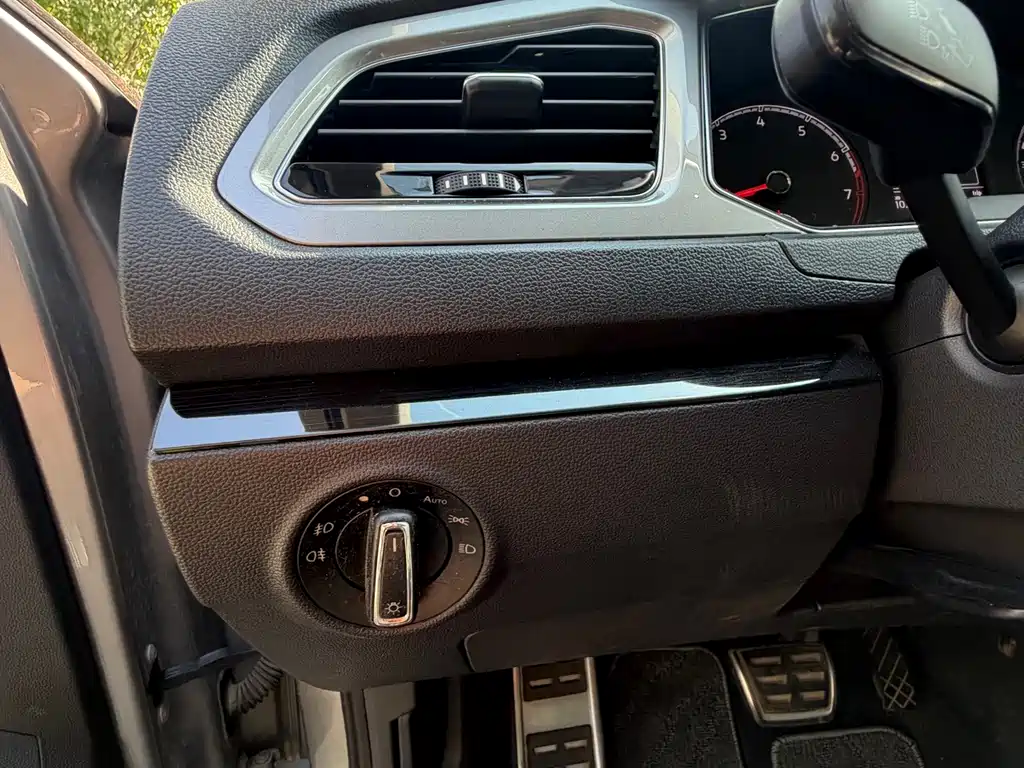 Volkswagen T-Roc — миниатюра 12