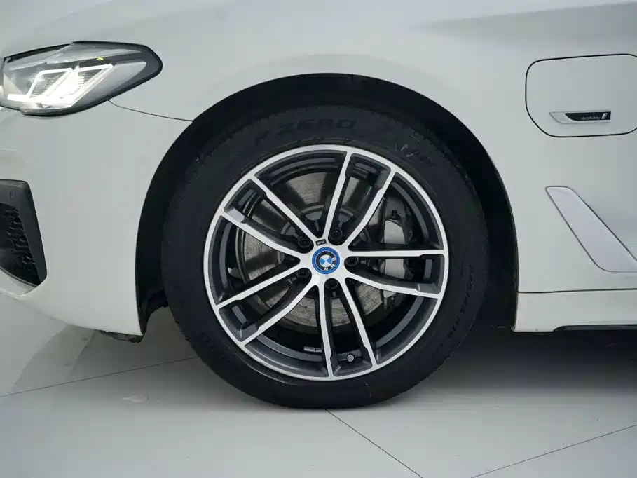 BMW 5 Series New Energy — миниатюра 22