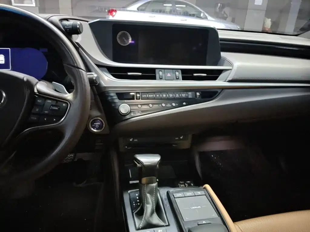 Lexus ES — миниатюра 13