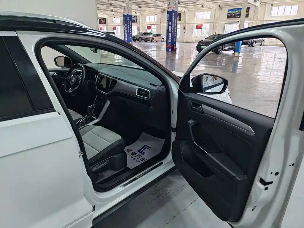 Volkswagen T-Roc — миниатюра 13