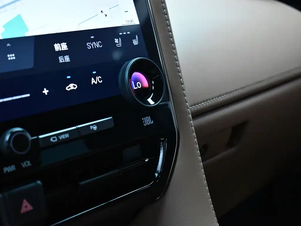 Toyota Alphard — миниатюра 15
