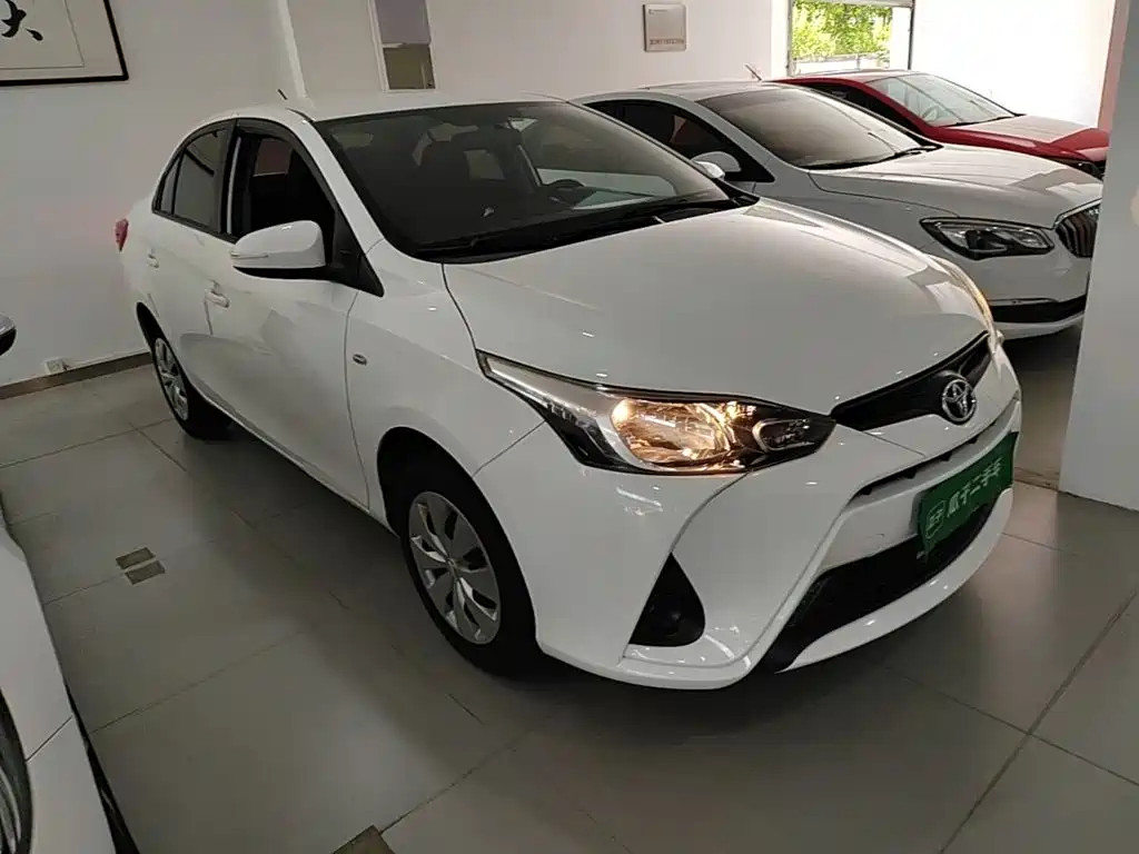 Toyota Yaris L — миниатюра 4
