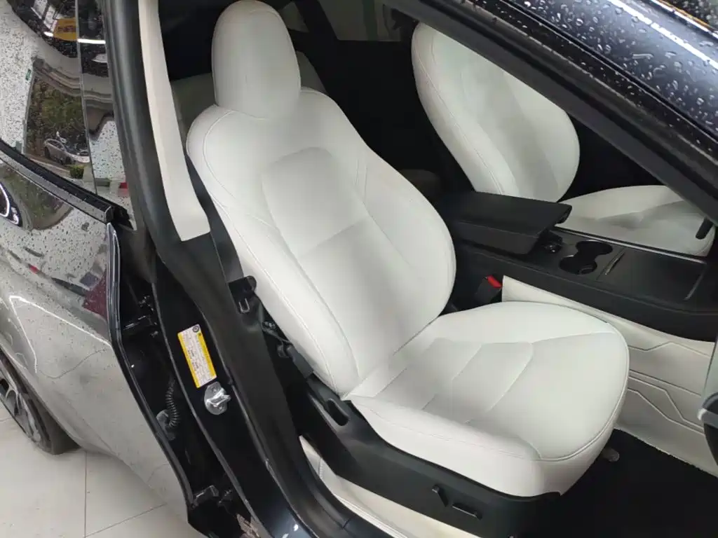 Tesla Model Y — миниатюра 25