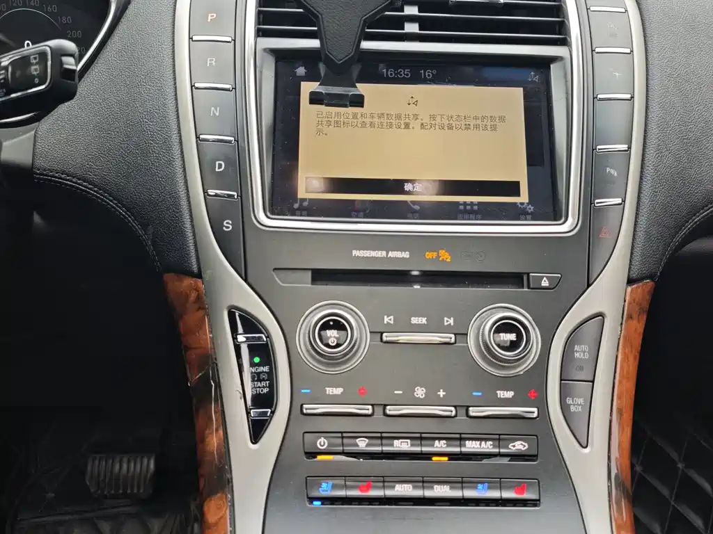 LINCOLN NAVIGATOR (IMPORT)