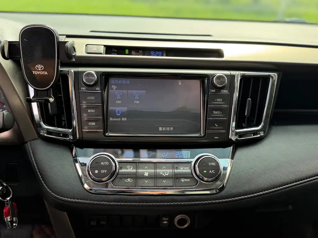 Toyota RAV4 — миниатюра 11