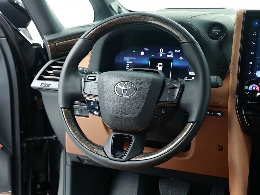 Toyota Alphard — миниатюра 8