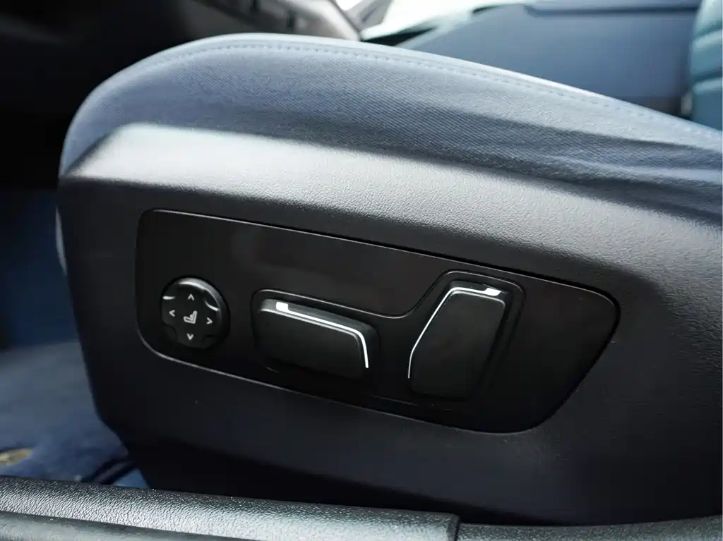 BMW 5 Series — миниатюра 13