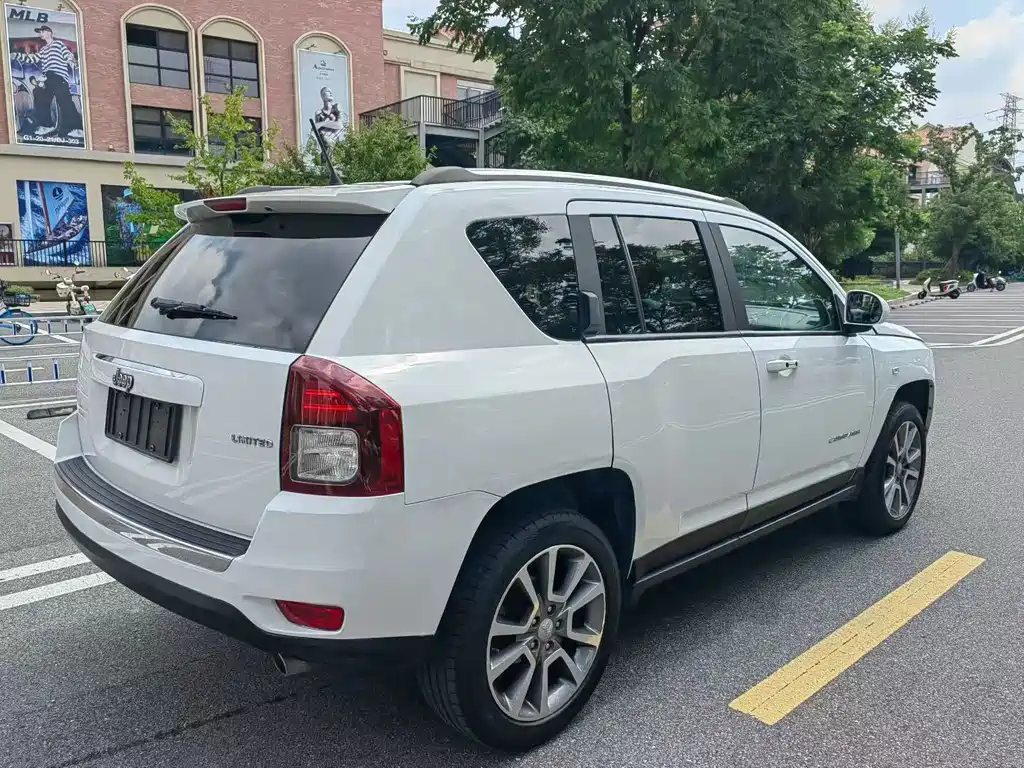 Jeep Compass (Import) — миниатюра 9