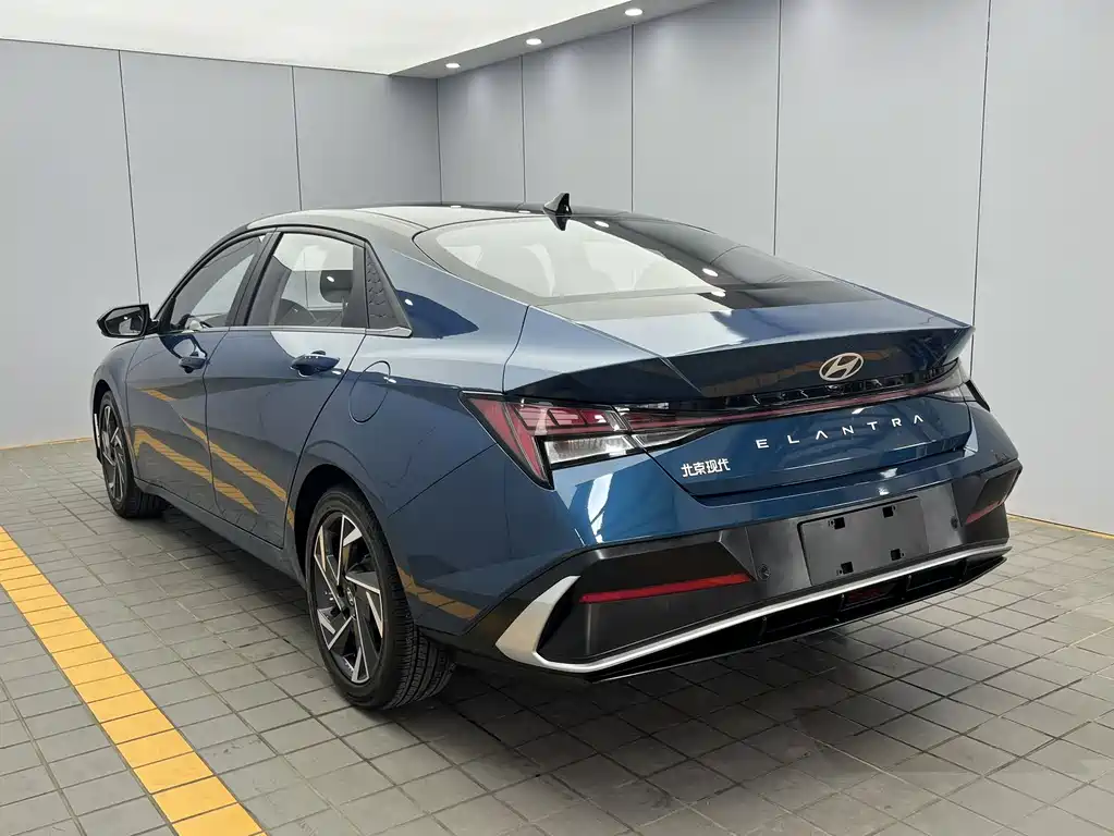 Hyundai Elantra 2023 1.5L CVT TOP Flagship