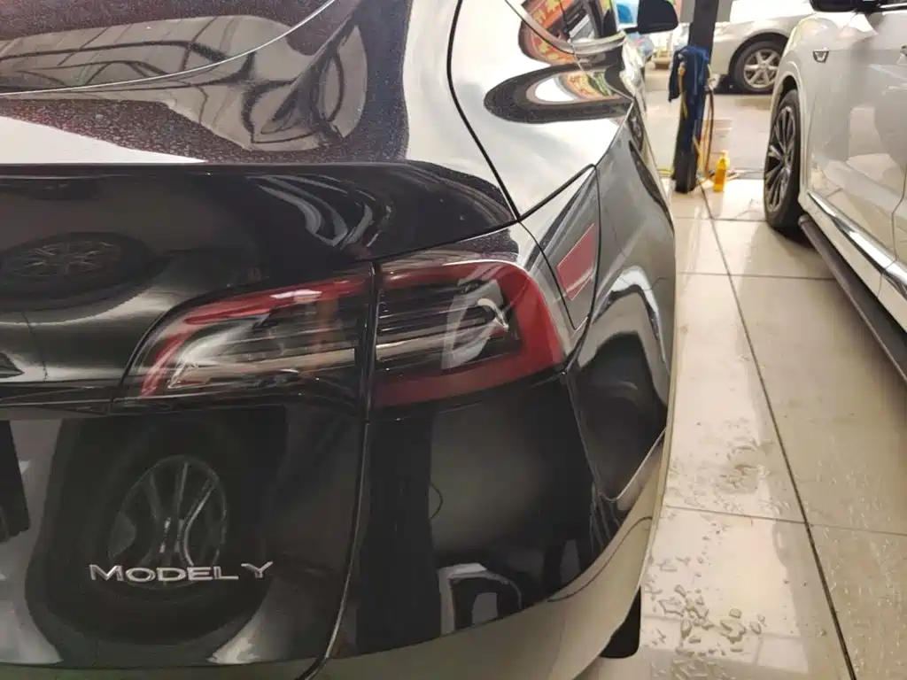 Tesla Model Y — миниатюра 8