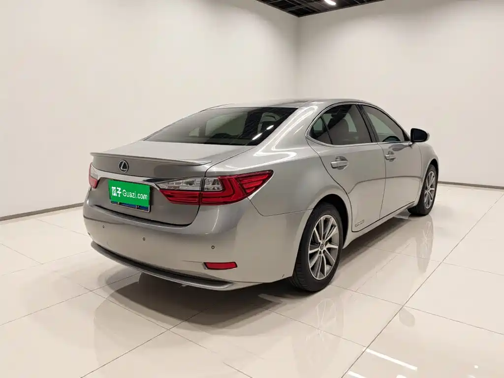 Lexus ES — миниатюра 6