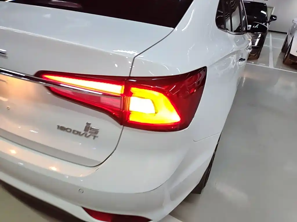 Roewe i5 — миниатюра 8