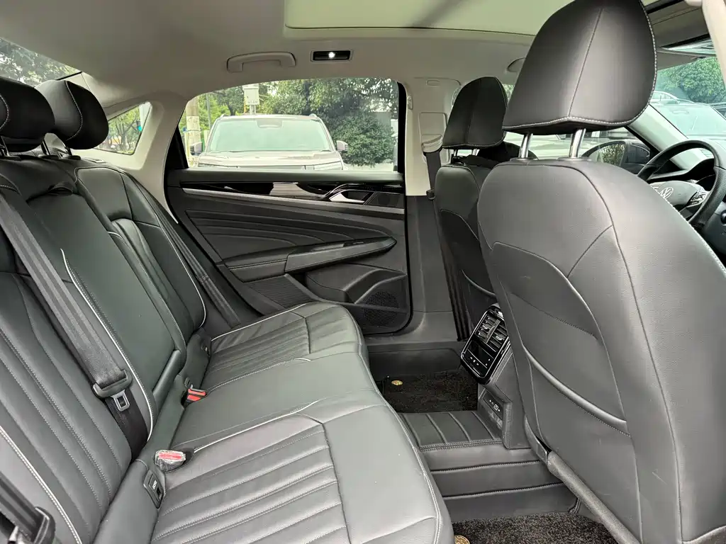 Volkswagen Passat — миниатюра 13