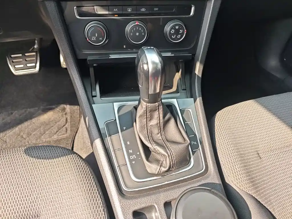Volkswagen Golf — миниатюра 14