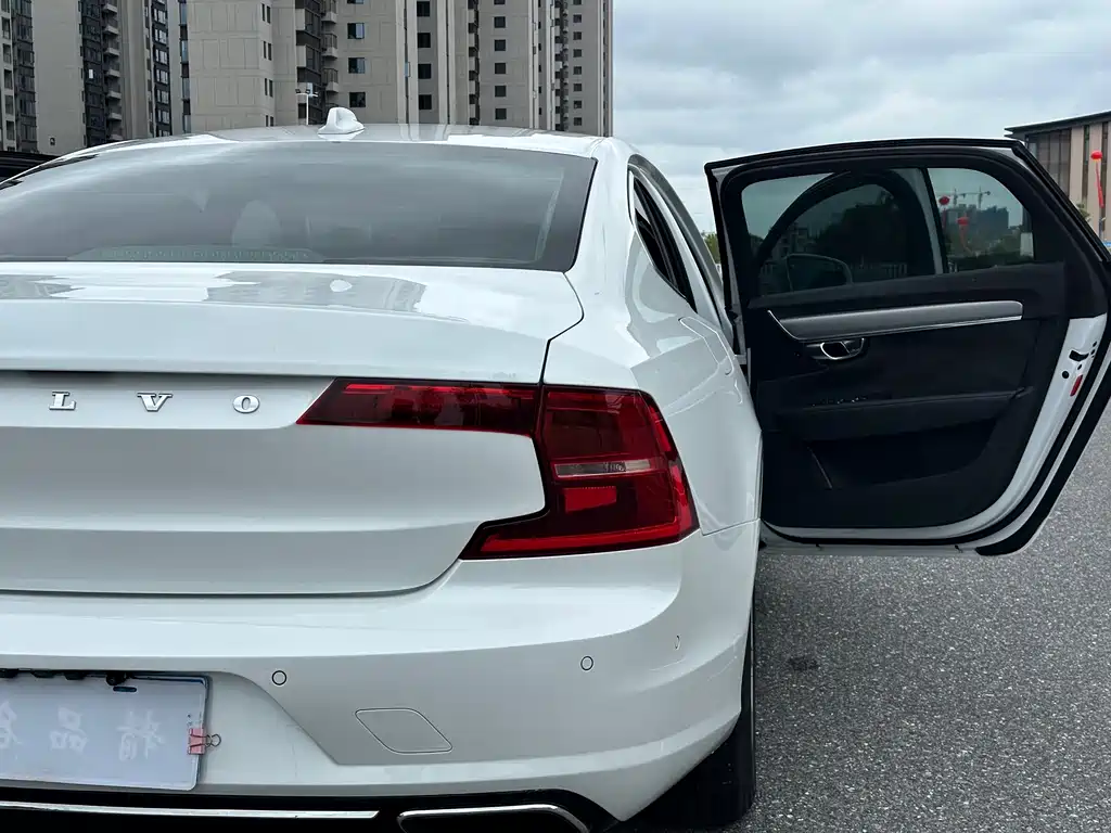 Volvo S90 — миниатюра 15