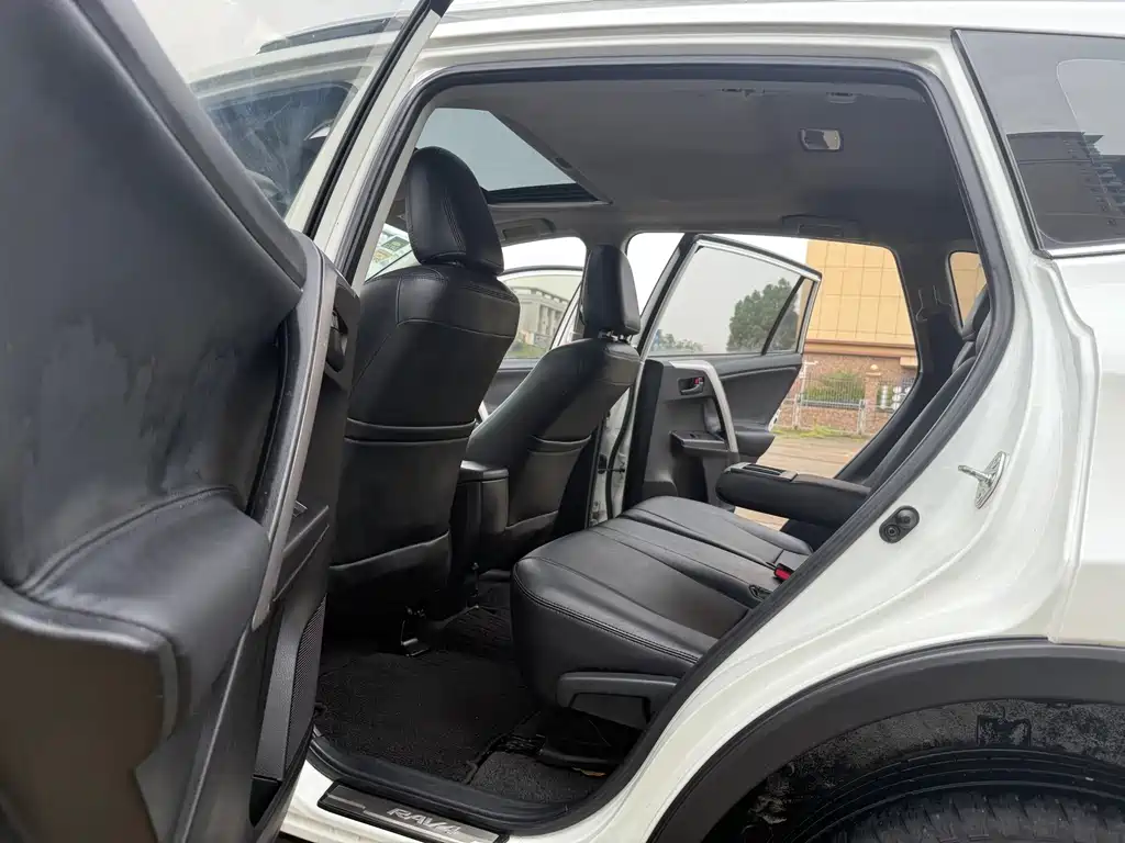 Toyota RAV4 — миниатюра 19