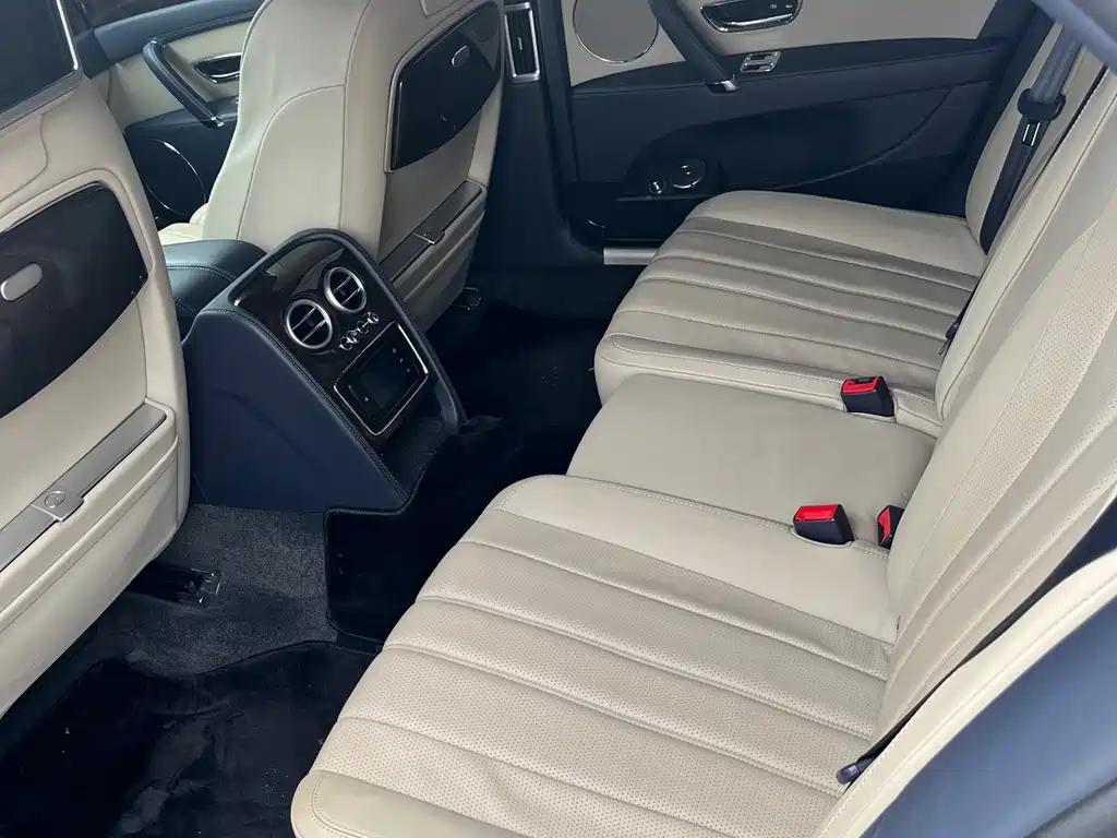 Bentley Flying Spur — миниатюра 13