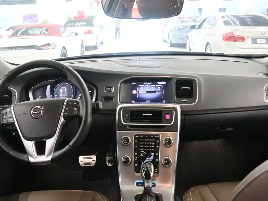 Volvo S60 PHEV — миниатюра 5
