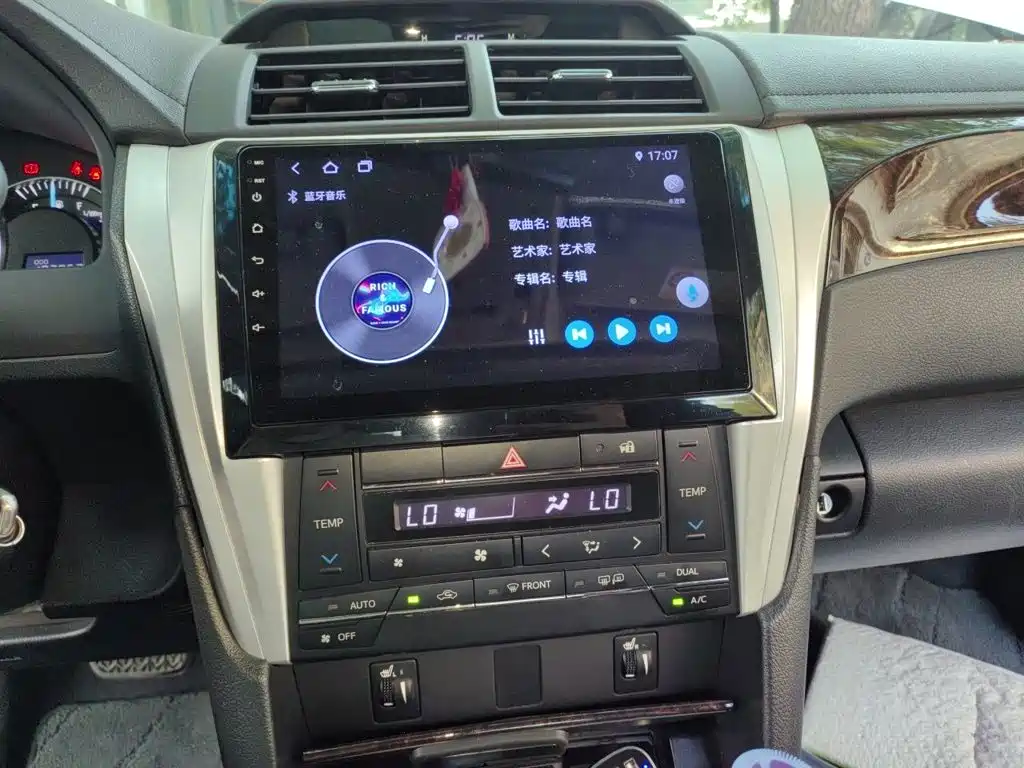 Toyota Camry — миниатюра 9