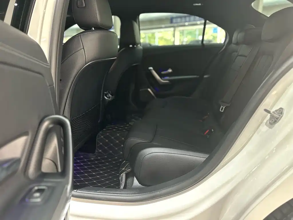 Mercedes-Benz A-Class — миниатюра 11