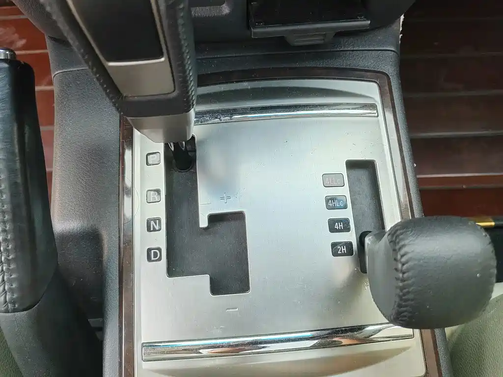Mitsubishi Pajero (Import) — миниатюра 13