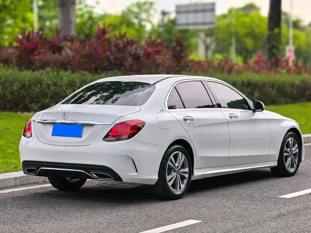 Mercedes-Benz C-Class — миниатюра 12