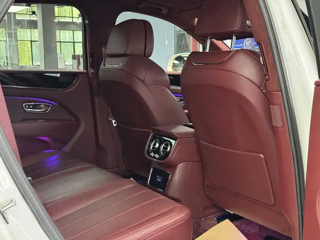 Bentley Bentayga — миниатюра 16