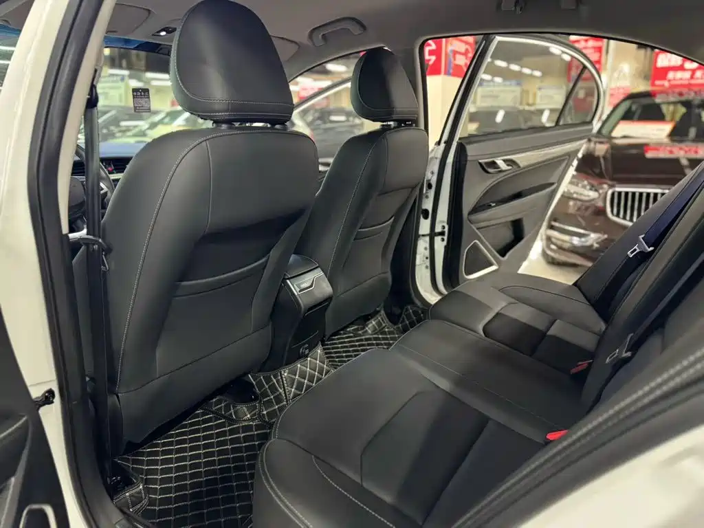 Geely Emgrand — миниатюра 6