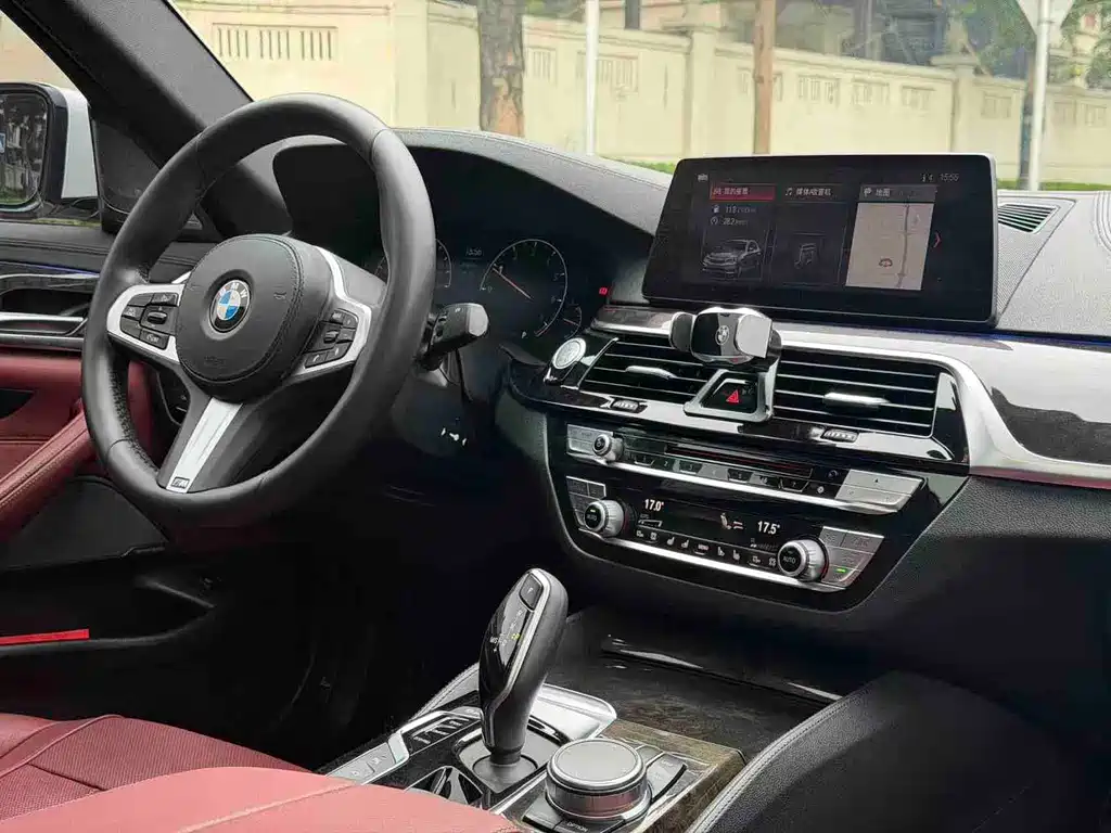 BMW 5 Series — миниатюра 13