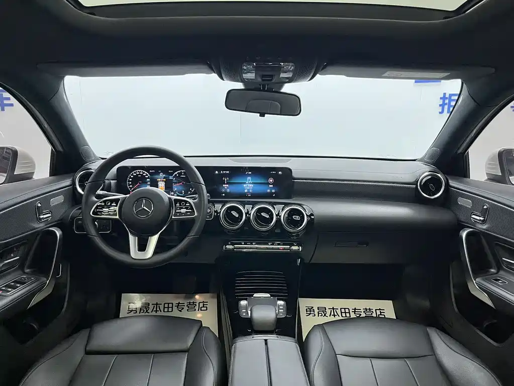 Mercedes-Benz A-Class Facelift A 180 L Sport Sedan, фото 18